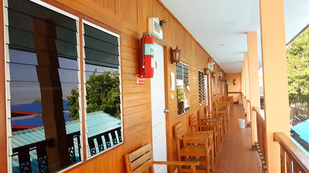Tamarind Guesthouse Kanchanaburi City Exterior photo