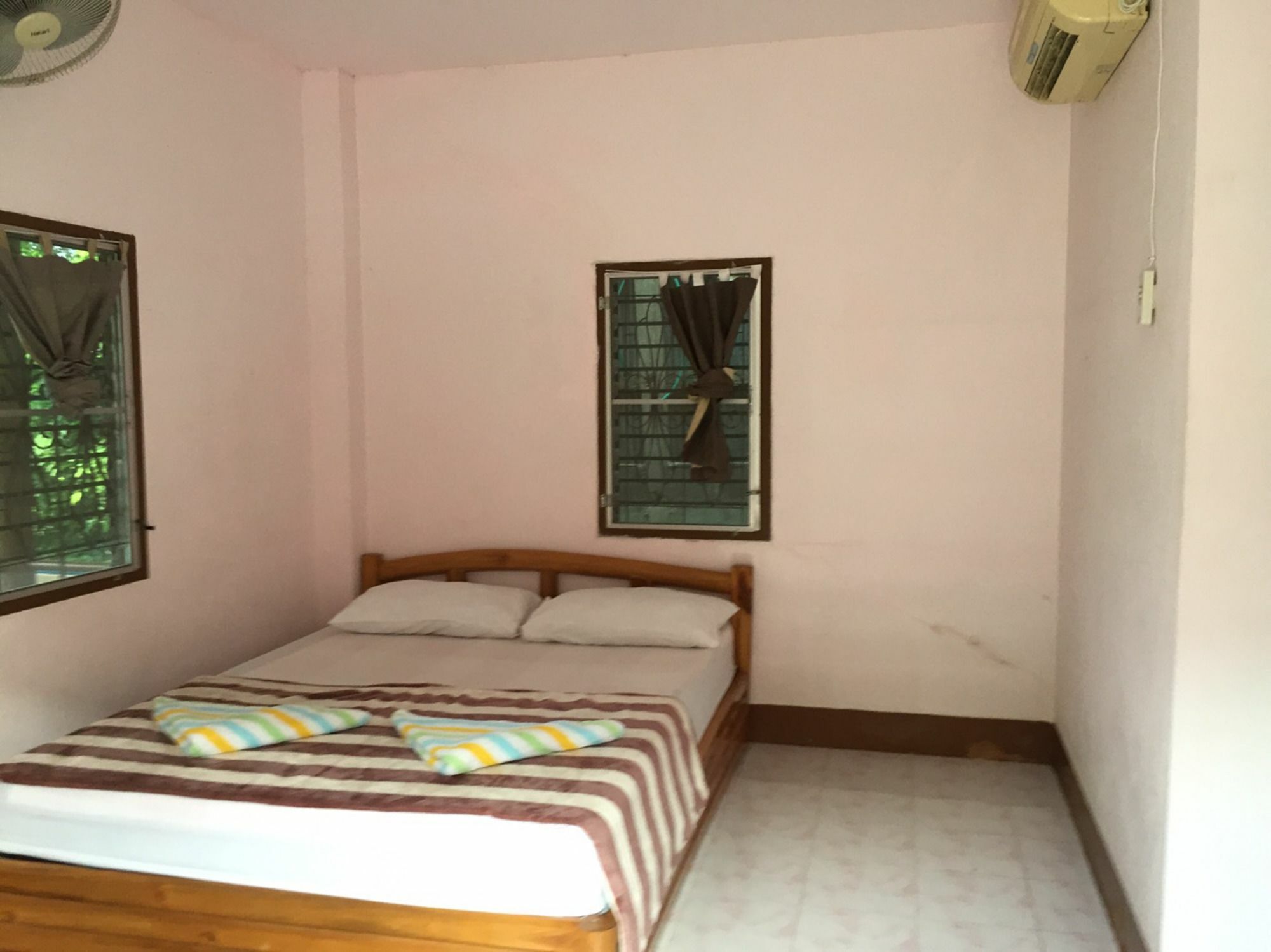 Tamarind Guesthouse Kanchanaburi City Exterior photo